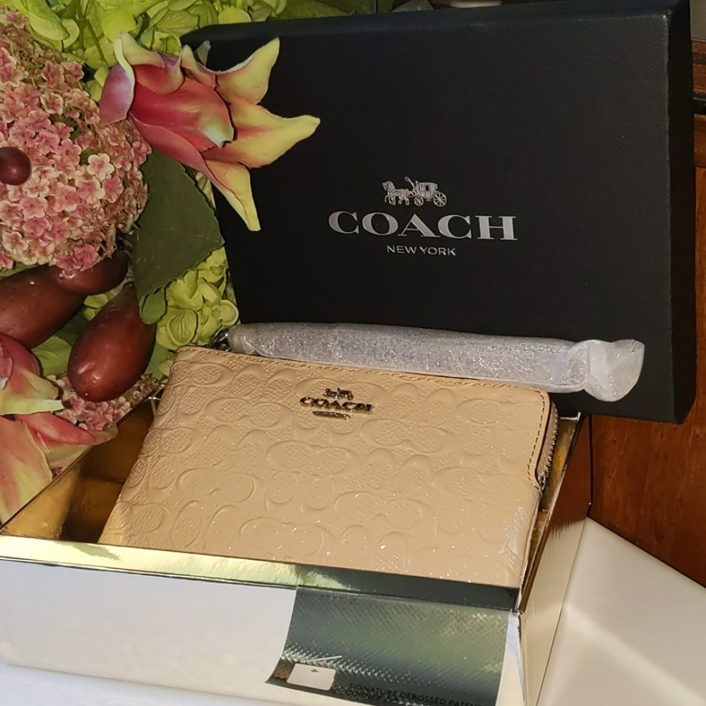 Coach Debossed Wristlet SV/Platinum